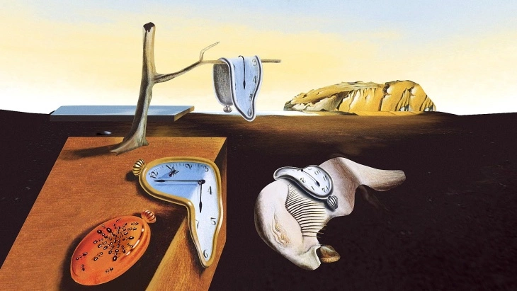 Salvador Dalí’nin sürrealist eseri The Persistence of Memory (Belleğin Kalıcılığı), eriyen saatler ve gerçeküstü manzarasıyla zamanın akışkanlığını ve algısal doğasını betimler.