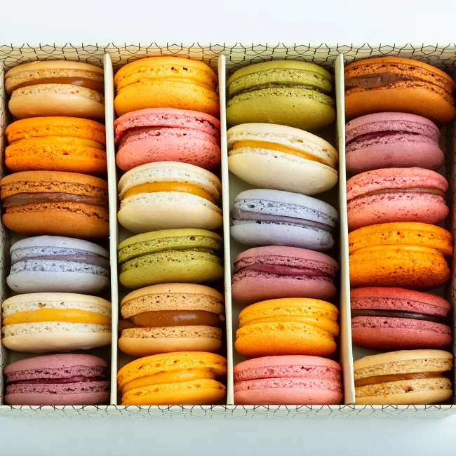 La Patisserie Lune’nin renkli makaron kutusu