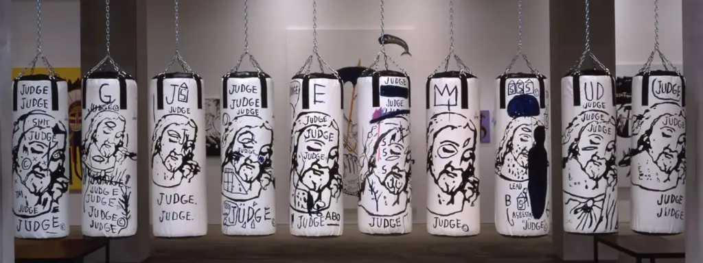 Jean-Michel Basquiat & Andy Warhol, Ten Punching Bags (Last Supper) (1985) – dini imge ve şiddet metaforunu birleştiren provokatif ortak çalışma.