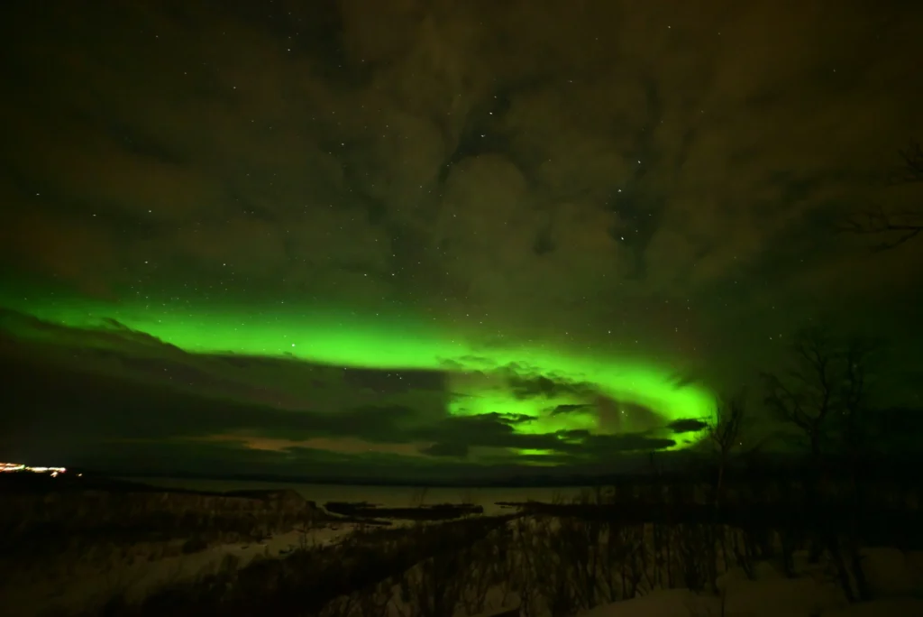 İsveç’in Abisko bölgesinde kuzey ışıkları (aurora borealis) manzarası