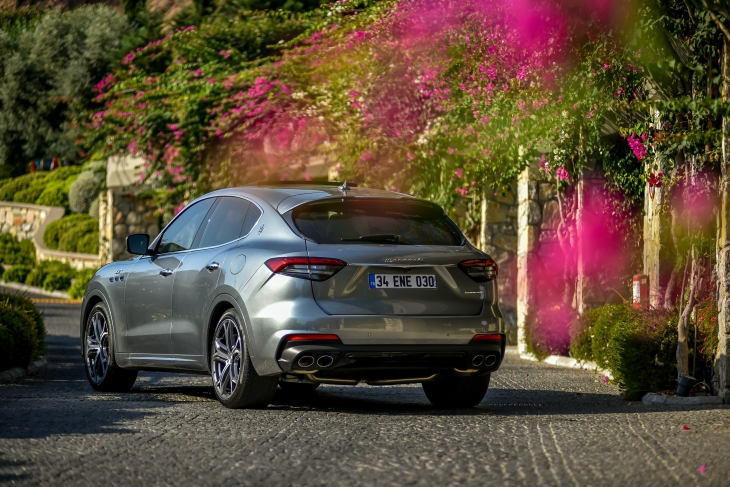 Maserati'nin Lüks ve Sportif SUV Modeli: Levante