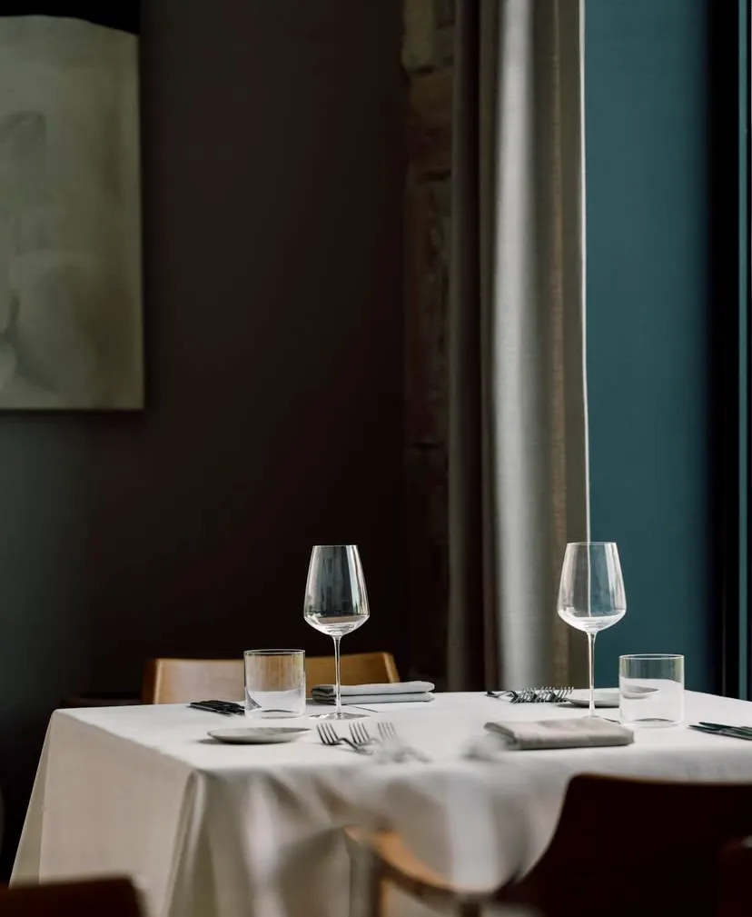 Mevsimselliği merkeze alan bu yaklaşım, romantik bir akşamı Terroir’inin karakterini yansıtan bütüncül bir gastronomi deneyimine dönüştürüyor.