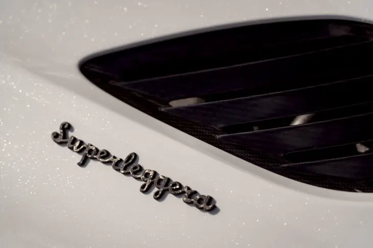 Aston Martin DBS Superleggera Volante Hakkında Bilmeniz Gerekenler