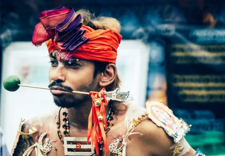 Thaipusam festivalinde geleneksel ritüellerini gerçekleştiren bir katılımcı, Malezya - Dünyadaki en ilginç festivaller