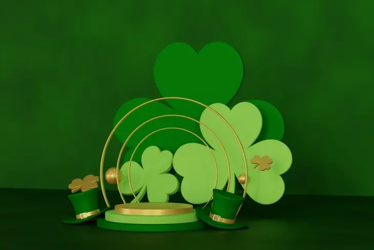 Saint Patrick's Day kutlamalarını simgeleyen yeşil yonca ve geleneksel şapka figürleri - Dünyadaki en ilginç festivaller