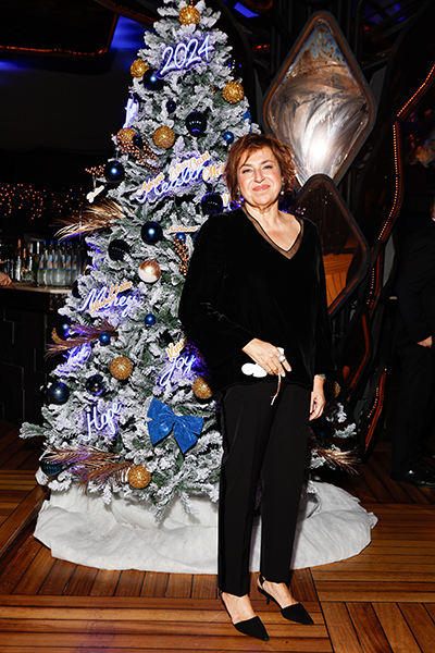 Mavilerle Donatılmış Bir İstanbul Gecesi