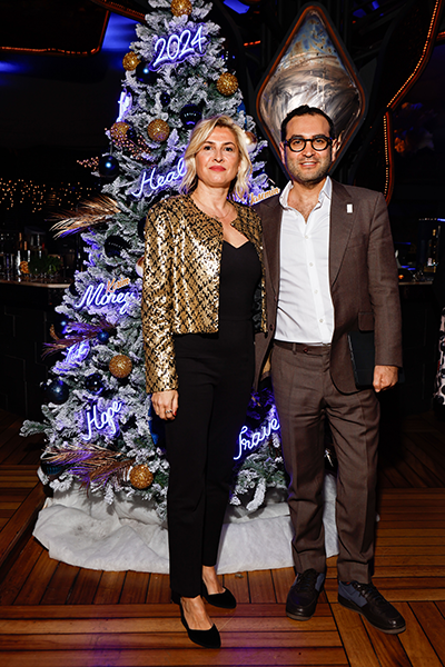 Mavilerle Donatılmış Bir İstanbul Gecesi