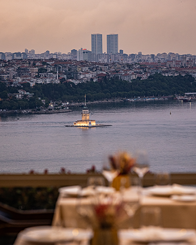 Manzara ve Lezzetin Buluştuğu Bir Mekan: Izaka Terrace