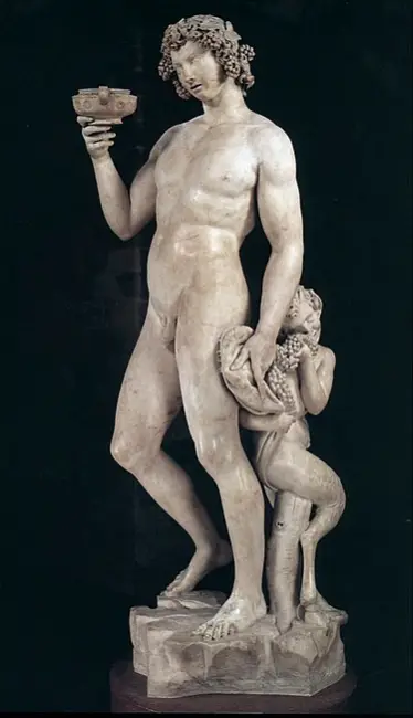 Michelangelo'nun erken dönem eserleri arasında yer alan, başında üzüm yapraklarından taç ve elinde bir kadeh tutan genç, çıplak Bacchus heykelinin yanında, diğer elindeki üzüm salkımına uzanan küçük bir satir figürü görülüyor.