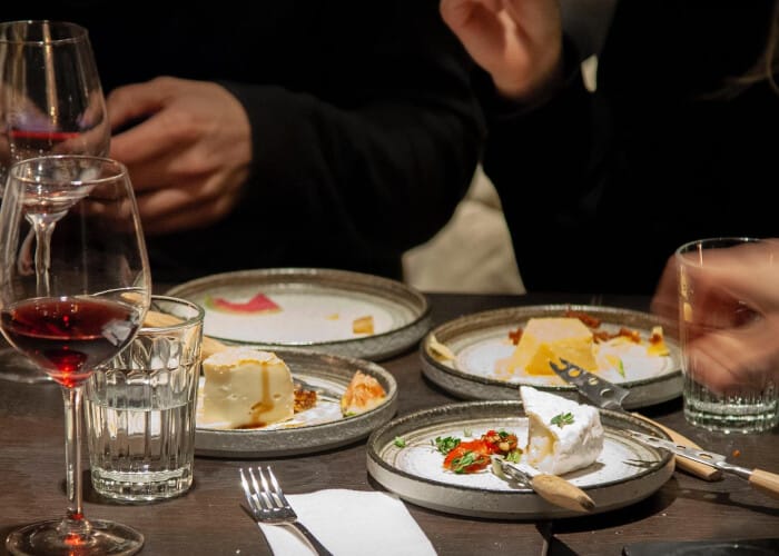 Michelin Yıldızlarından Sokak Lezzetlerine: Amsterdam’ın En İyi 50+ Mekân