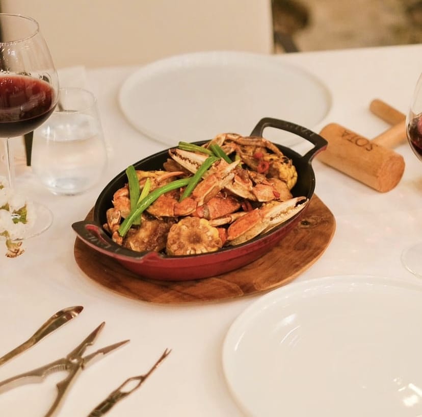 2026 Çeşme & Alaçatı Restoran Rehberi: Michelin Yıldızlılardan Gizli Bahçelere En İyi Adresler