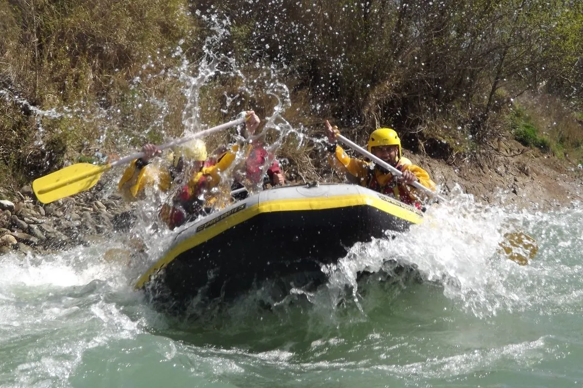 Rafting Nedir? Zorluk Seviyeleri ve Türkiye’de Deneyebileceğiniz Rotalar