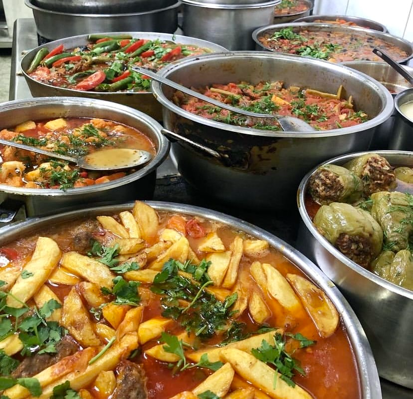 Çankaya Lokantası’nda tencere yemekleri, patates kızartmalı et yemeği ve sebzeli sulu yemekler