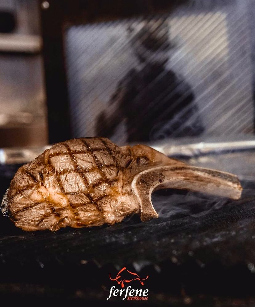 Ferfane Steakhouse Ankara – ızgarada Dallas steak sunumu