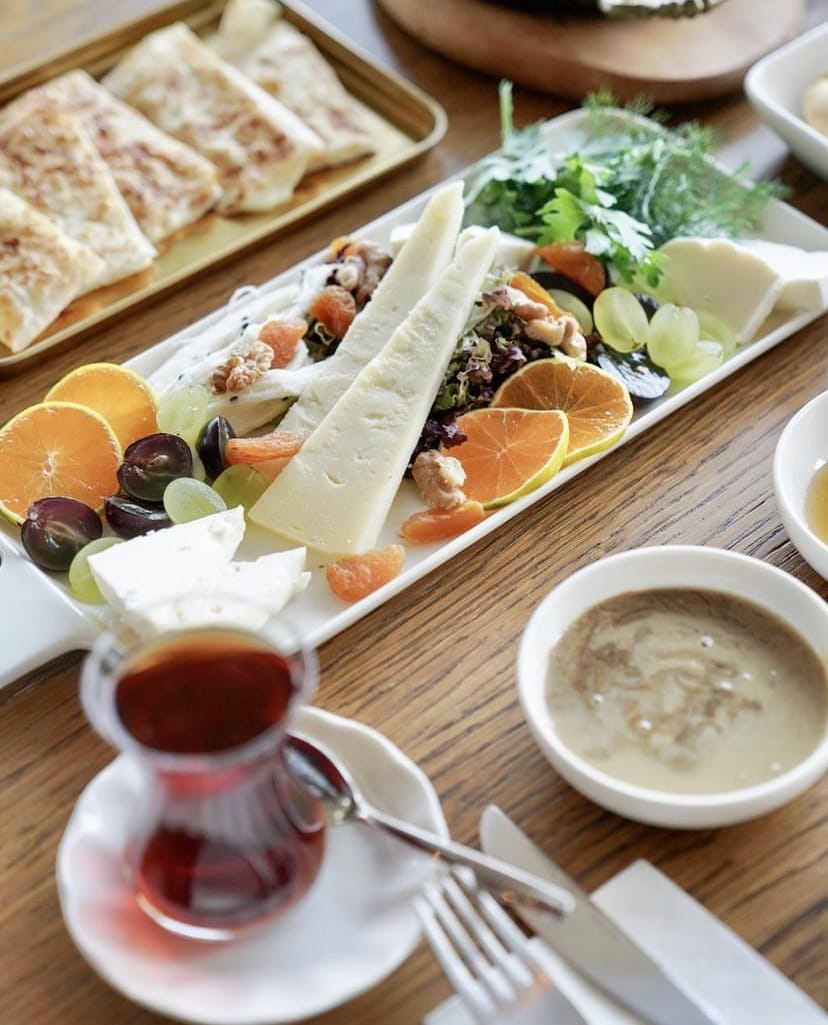 Boğazdan Bahçelere: İstanbul’un En Güzel Kahvaltı Mekânları