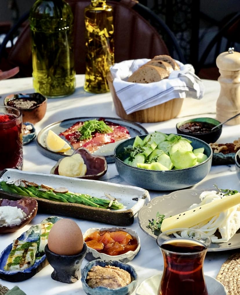 Boğazdan Bahçelere: İstanbul’un En Güzel Kahvaltı Mekânları