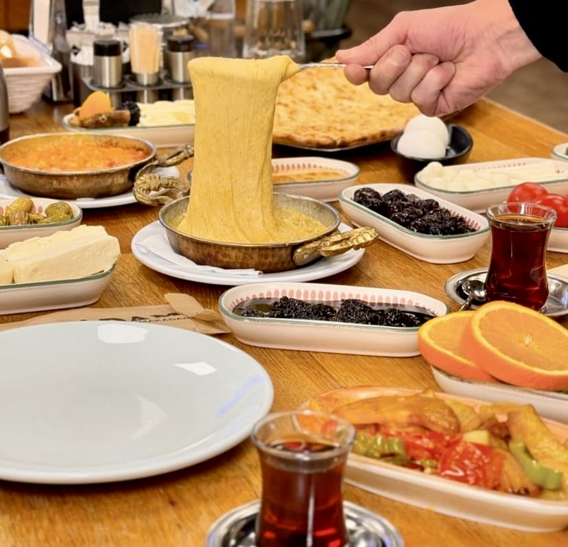 Boğazdan Bahçelere: İstanbul’un En Güzel Kahvaltı Mekânları