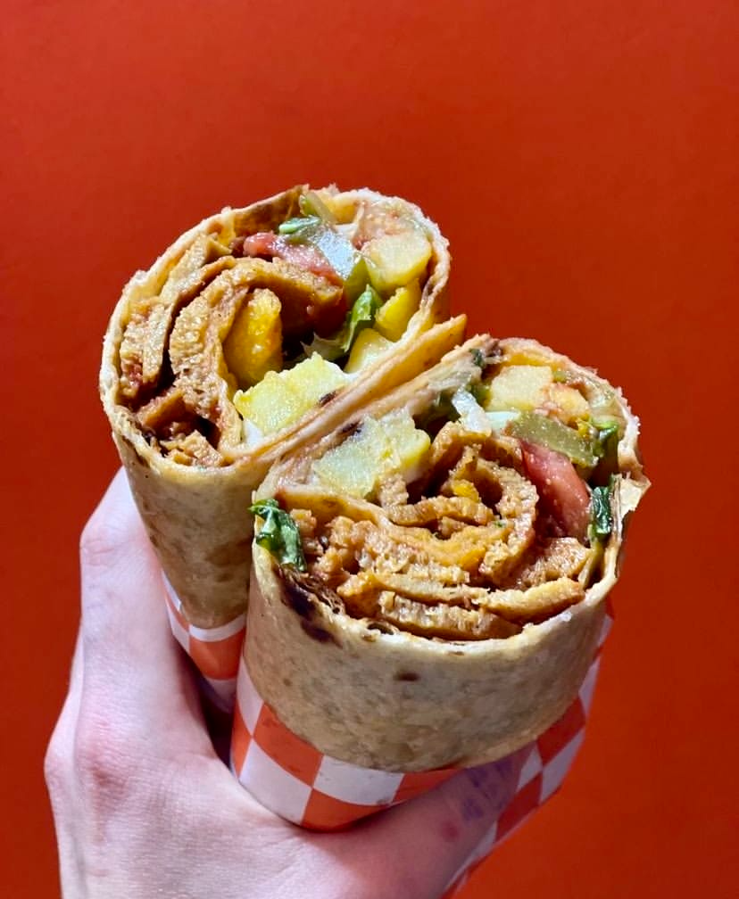 Junk Vegan Kızılay’da bol malzemeli vegan dürüm ve sokak lezzetleri