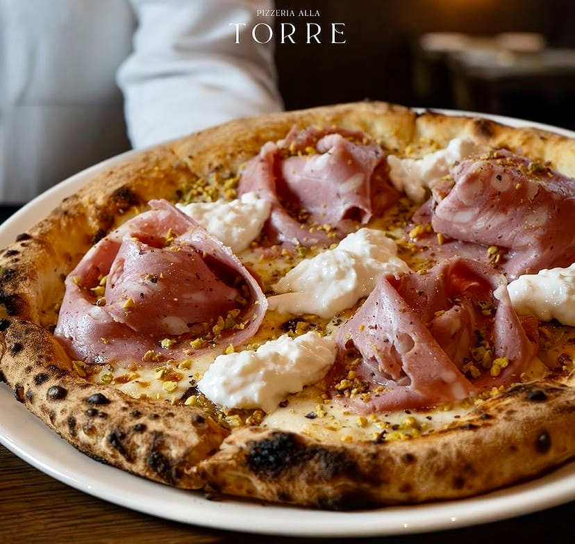 Pizzeria Alla Torre – mortadella ve burrata ile hazırlanan pizza Ankara
