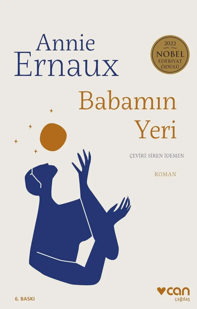Annie Ernaux'nun Babamın Yeri romanının kapağında, 2022 Nobel Edebiyat Ödülü'nü kazandığı belirtilirken, krem rengi arka plan üzerinde koyu mavi stilize bir figürün kolları yukarı uzanmış, pas rengi bir diske ve etrafındaki minik yıldızlara doğru baktığı görülüyor; kapakta ayrıca Siren Idemen'in çevirisi olduğu ve 6. baskı bilgisi de yer almaktadır.