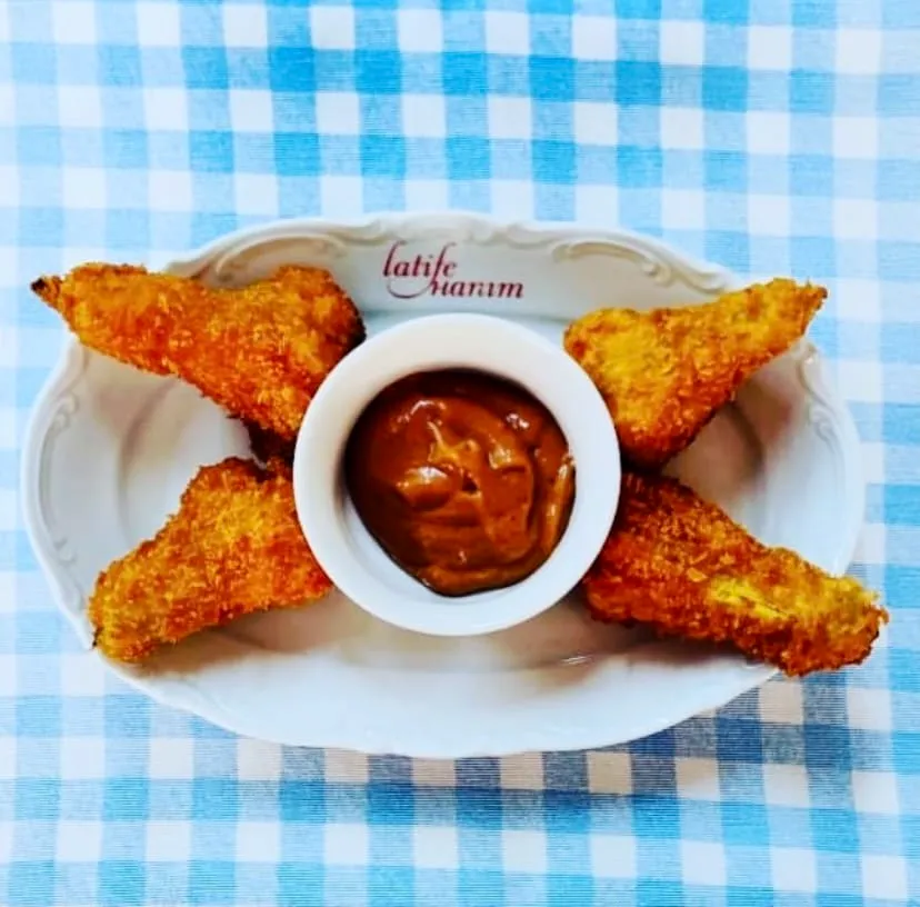 Latife Hanım Meyhanesi, Beyoğlu'mda sos eşliğinde servis edilen çıtır balık kroket
