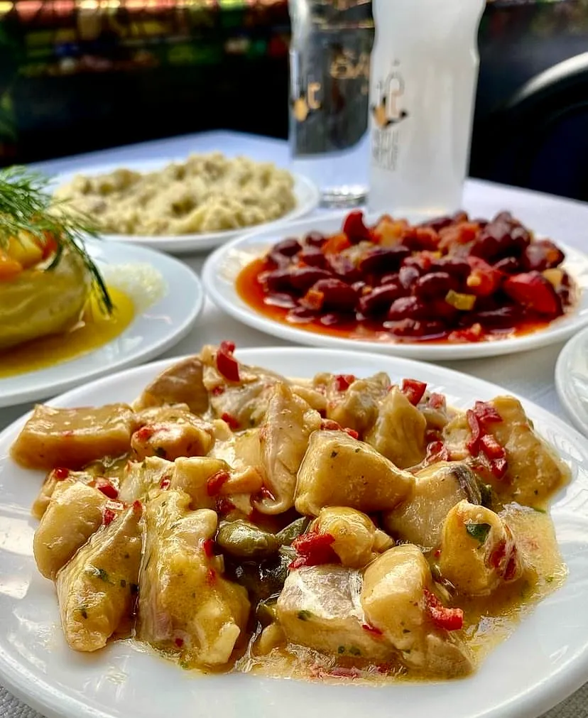 Ney’le Mey’le Meyhane, Beyoğlu'nda renkli meze tabakları, rakı sofrasında Ege ve Anadolu lezzetleri