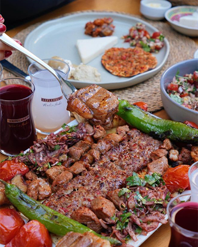 Arafta Moda’da kebap, mezeler ve paylaşmalı sofra - Moda mekanları rehberi.