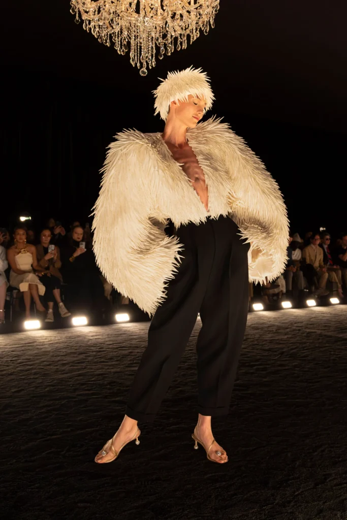 Daniel Roseberry, The Phoenix Koleksiyonu ile Haute Couture Haftasını Küllerinden Doğuruyor