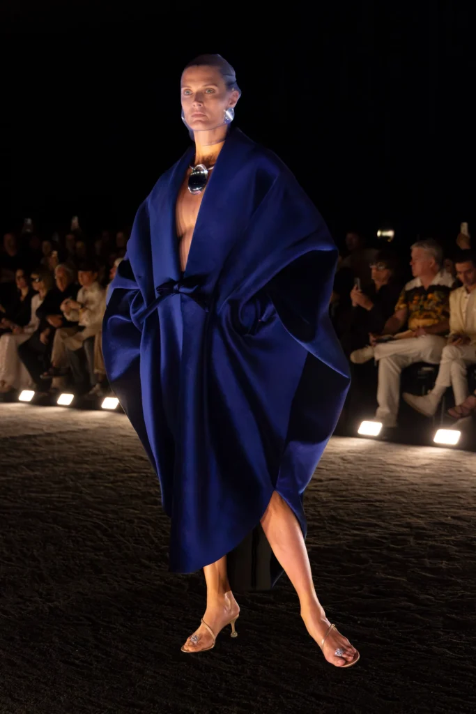 Daniel Roseberry, The Phoenix Koleksiyonu ile Haute Couture Haftasını Küllerinden Doğuruyor