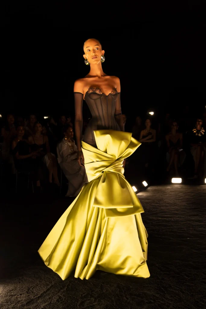 Daniel Roseberry, The Phoenix Koleksiyonu ile Haute Couture Haftasını Küllerinden Doğuruyor