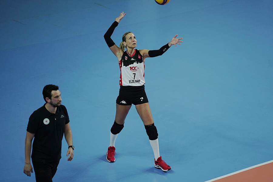 Burcu Hakyemez ile Türk Voleybolu Üzerine