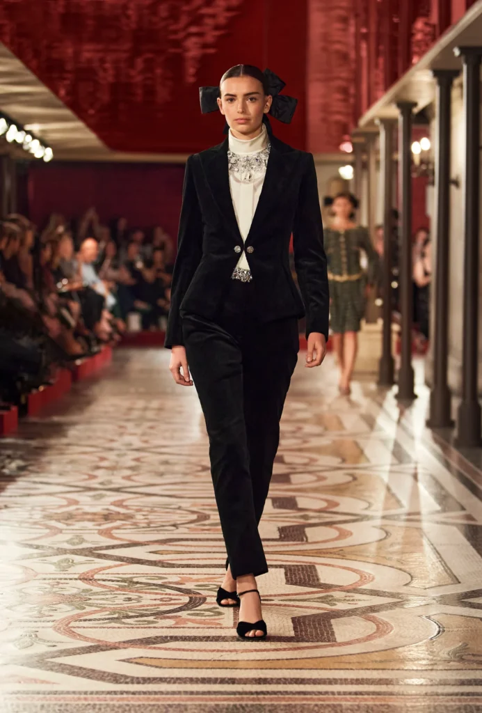 Chanel Haute Couture Koleksiyonu ile Operaya Dönüyor