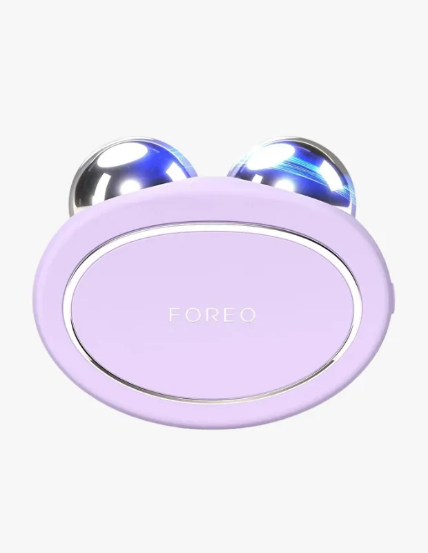 Marka Adı: Foreo
Ürün Adı: Foreo Unisex Bear 2 Akıllı Microcurrent Yüz Sıkılaştırma Cihazı
Ürün Cinsiyeti: Unisex
Ürün Tipi: Yüz Sıkılaştırma Cihazı
Ürün Sezonsallığı: Belirtilmemiş
Ürün Çeşidi: Kişisel Bakım Cihazı
Ürün Özellikleri: Mor/lavanta renginde oval ana gövdeye sahip, iki adet parlak metalik küre uca sahip bu akıllı yüz sıkılaştırma cihazı, Foreo markasının modern ve ergonomik tasarım anlayışını yansıtır. Cihaz, cildin sıkılaşmasına ve daha diri bir görünüm kazanmasına yardımcı olan mikro akım teknolojisini T-Sonic titreşimleriyle birleştirerek lenfatik drenajı destekler. Kullanımı acısız olup, cilde teknolojik bir lifting etkisi sunar ve kolay taşınabilirliği sayesinde evde profesyonel bir spa deneyimi sağlar.
Öne Çıkan Detaylar:
- Akıllı mikro akım teknolojisi ve T-Sonic titreşimler
- Yüzde sıkılaşma ve daha diri bir cilt görünümü sağlama
- Ergonomik, mor/lavanta rengi ve taşınabilir tasarım
Kimler Kullanıyor?: Cilt bakım rutinini teknolojik yeniliklerle birleştirmeyi tercih eden, ev konforunda profesyonel bir sıkılaşma ve canlanma deneyimi arayan herkes bu akıllı cihazı rahatlıkla kullanabilir. Cildinin daha sıkı, diri ve genç görünmesini önemseyen, aynı zamanda zamanının değerli olduğunu bilen ve pratik çözümlere yönelen bireyler için ideal bir seçimdir.