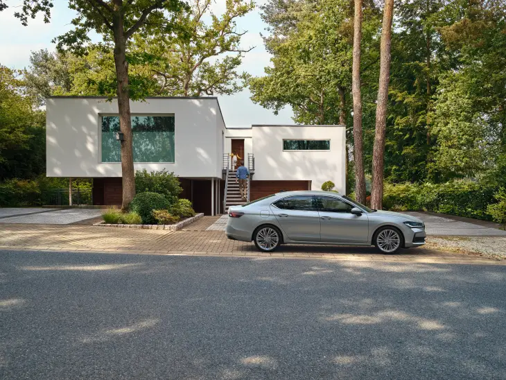 Prestijin ve Konforun Zirvesine Yolculuk: Yeni Škoda Superb