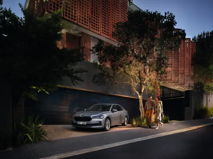 Prestijin ve Konforun Zirvesine Yolculuk: Yeni Škoda Superb