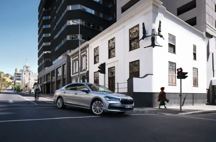 Prestijin ve Konforun Zirvesine Yolculuk: Yeni Škoda Superb