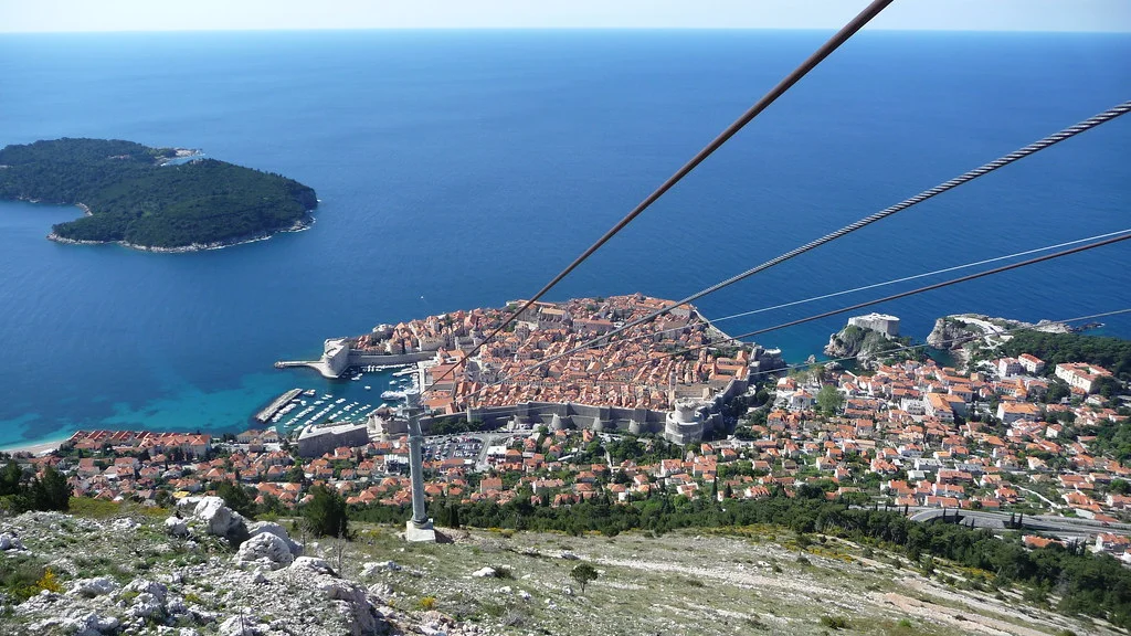 Hırvatistan gezilecek yerler arasında Srđ Tepesi'nden Dubrovnik ve Adriyatik Denizi manzarası