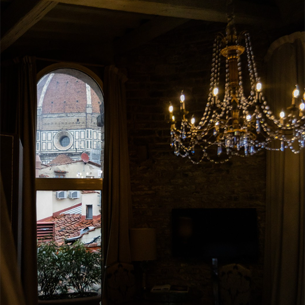 Toskana gezilecek yerler rotasında Hotel Brunelleschi odasından Floransa Katedrali manzarası