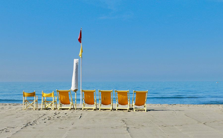 Toskana gezilecek yerler arasında Forte dei Marmi sahili ve plajı
