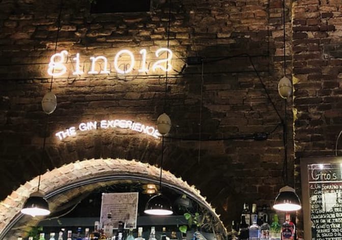 Navigli bölgesinde konumlanan Gino 12, cin odaklı konsepti ve zarif atmosferiyle Milano’da karakterli bir akşam durağı sunuyor.