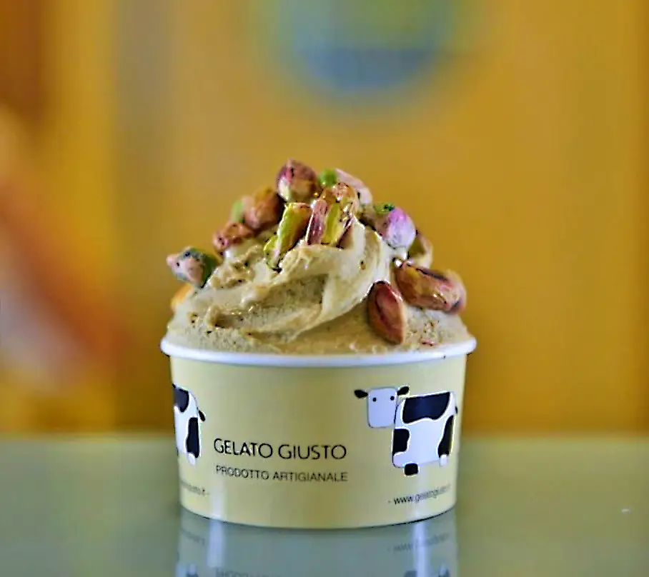 Milano’nun artisanal gelato kültüründe öne çıkan Gelato Giusto, doğal üretim anlayışı ve lezzet odaklı yaklaşımıyla şehirde güçlü bir tatlı durağı sunuyor.