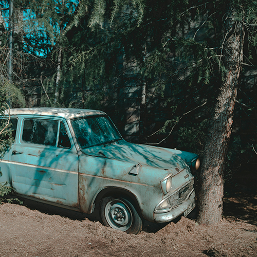Universal Studios Harry Potter Dünyası’nda sergilenen Ron Weasley’nin Ford Anglia aracı