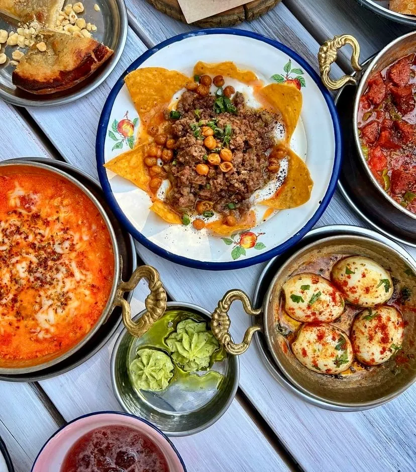 21 Masa Bursa restoranında Anadolu mutfağından modern yorumlarla hazırlanmış şık mezeler ve yemekler