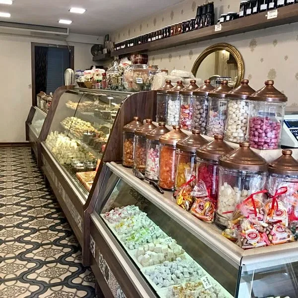 Bursa Ulus Pastanesi’nde kestane şekeri, Anjelika reçeli ve geleneksel tatlılar