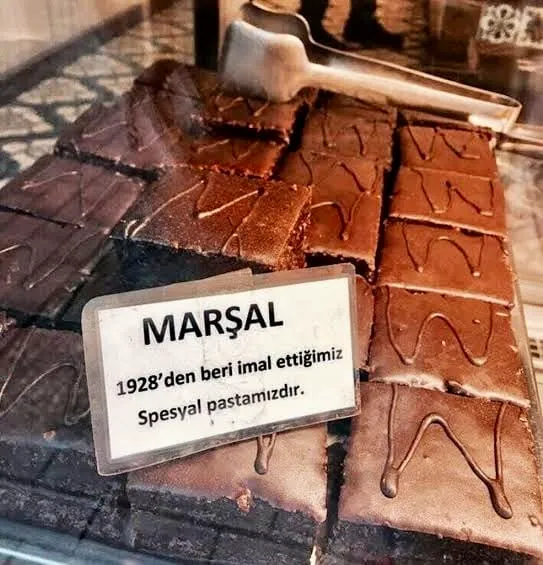 Ulus Pastanesi’nde 1928’den beri üretilen Bursa’nın ünlü Marşal Pastası