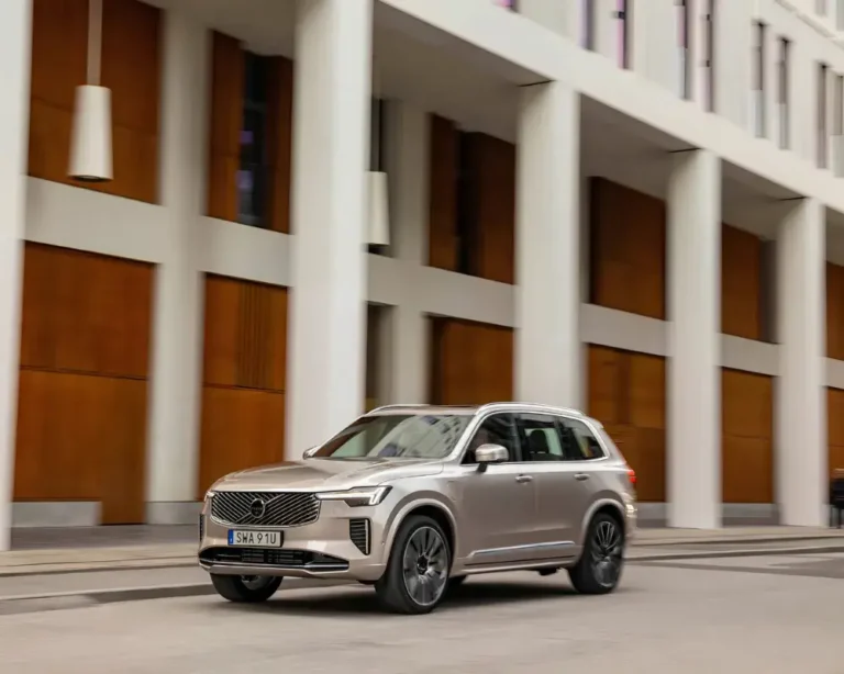 İsveç Zirvesi Yenilendi: Yeni Volvo XC90 ile Test Sürüşü ve Tüm Yenilikler