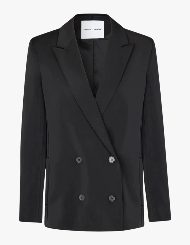 Ürün Cinsiyeti: Kadın
Ürün Tipi: Giyim
Ürün Sezonsallığı: Dört Mevsim
Ürün Çeşidi: Blazer Ceket
Ürün Özellikleri:
Hoys Blazer, İskandinav minimalizmini net hatlar ve modern bir kesimle bir araya getirir. Yapılandırılmış omuzları ve dengeli siluetiyle hem ofis stiline hem de günlük kombinlere kolayca uyum sağlar. Zamansız tasarımı sayesinde gardırobun uzun süreli kurtarıcı parçalarından biri olmaya adaydır.
Öne Çıkan Detaylar:
Minimal ve modern blazer formu
Yapılandırılmış, net siluet
Günlük ve ofis stiline uyum
Zamansız tasarım
Kimler Kullanıyor?
Minimal şıklığı benimseyen, güçlü ama abartısız bir duruş arayan kadınlar için idealdir.
Samsøe Samsøe Hoys Blazer ile modern, sade ve zamansız bir blazer şıklığı yakalayın.