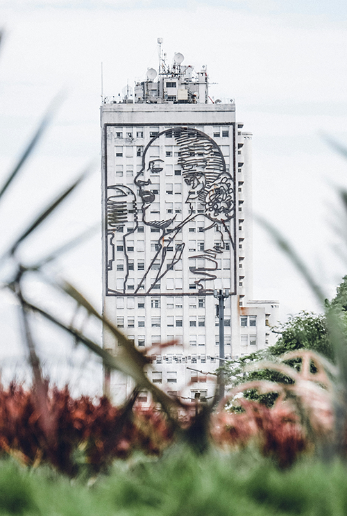 Buenos Aires sanat eseriyle süslenmiş bina.