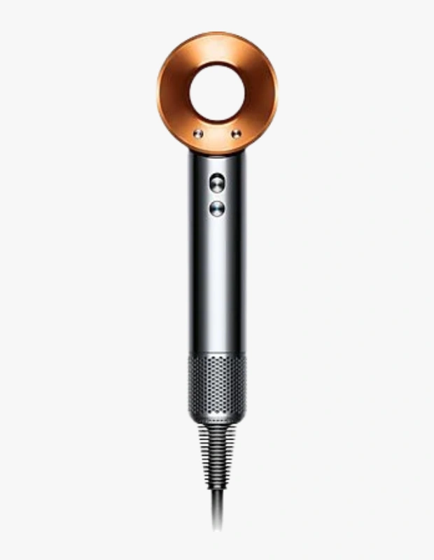 Ürün Cinsiyeti: Unisex
Ürün Tipi: Elektronik Saç Şekillendirme Ürünü
Ürün Sezonsallığı: Dört Mevsim
Ürün Çeşidi: Saç Kurutma Makinesi
Ürün Özellikleri:
Dyson Supersonic saç kurutma makinesi, güçlü dijital motoru ve akıllı ısı kontrol teknolojisi sayesinde saçları aşırı ısıya maruz bırakmadan hızlı ve kontrollü kurutma sunar. Ergonomik tasarımı ve farklı başlık seçenekleriyle saç tipine ve şekillendirme ihtiyacına göre kişiselleştirilmiş kullanım imkânı sağlar.
Öne Çıkan Detaylar:
Akıllı ısı kontrolü
Güçlü dijital motor teknolojisi
Farklı saç tiplerine uygun başlıklar
Profesyonel performans
Kimler Kullanıyor?
Saç bakımında hız, kontrol ve profesyonel sonuçları önemseyen; teknolojiyi günlük bakım rutininin doğal bir parçası olarak gören kullanıcılar tarafından tercih edilir.
Dyson Supersonic ile saçlarınızı kontrollü, hızlı ve profesyonel şekilde kurutun. Akıllı teknoloji, güçlü performans.