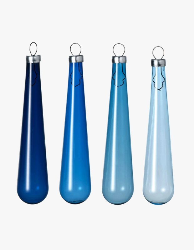 Ürün Cinsiyeti: Unisex

Ürün Tipi: Ev Dekorasyonu

Ürün Sezonsallığı: Kış / Yılbaşı

Ürün Çeşidi: Yılbaşı Ağacı Süsü

Ürün Özellikleri:
IKEA VINTERFINT yılbaşı ağacı süsü, mavi rengi ve sade formuyla klasik yılbaşı dekorasyonuna modern bir yorum katar. 14 cm’lik ideal boyutu sayesinde ağaç üzerinde dengeli bir görünüm sağlar. Minimal tasarımı, farklı renk ve stil kombinasyonlarıyla kolayca uyum sağlar.

Öne Çıkan Detaylar:

14 cm ideal ölçü

Modern mavi renk

Sade ve zamansız tasarım

Ağaç süslemeye uygun hafif yapı

Kimler Kullanıyor?
Yılbaşı ağacında klasik kırmızı-yeşil paletin dışına çıkmak isteyen, modern ve sade süslemeleri tercih eden kullanıcılar için idealdir.

IKEA VINTERFINT mavi yılbaşı süsü ile ağacınıza modern, sade ve şık bir dokunuş katın.